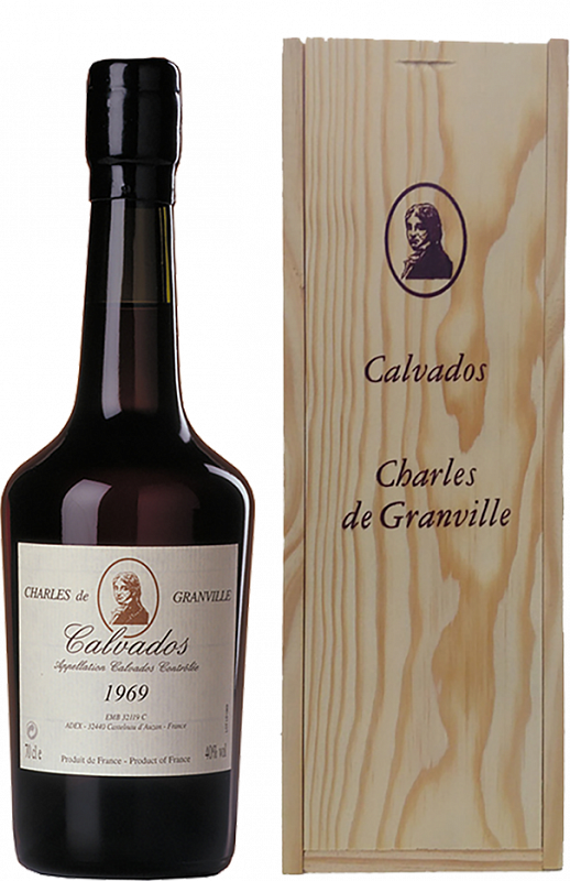 Шарль де Гранвиль 1969 Кальвадос AOC в подарочной упаковке 1969 0.7 л